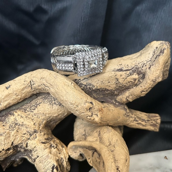 Luxury Crystal Statement Bracelet – Elegant Silver-Tone Stretch Cuff - Picture 3 of 8